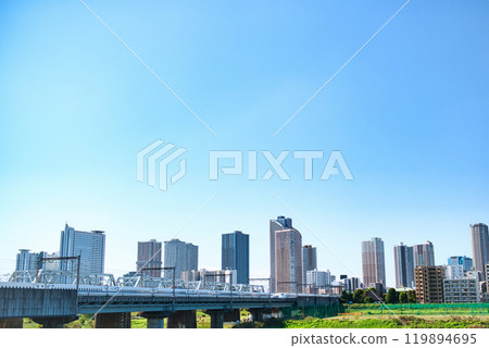 Kawasaki City: View of Musashi-Kosugi tower apartment complexes and the Shinkansen Kawasaki City: View of Musashi-Kosugi tower apartment complexes and the Shinkansen 119894695