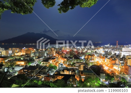 [鹿兒島縣]從城山公園展望台眺望櫻島和鹿兒島市的夜景 119900103
