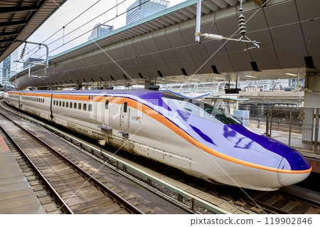 E8 Series Yamagata Shinkansen Tsubasa stopped at Tokyo Station 119902846