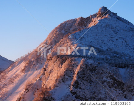 Winter morning glow at Mount Tengu in the Yatsugatake Mountains Winter morning glow at Mount Tengu in the Yatsugatake Mountains 119903165