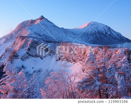 Winter morning glow at Mount Tengu in the Yatsugatake Mountains 119903166