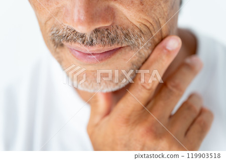 Men's beauty, beard, hands, front 119903518