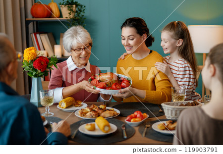 Family celebrating Thanksgiving Day 119903791