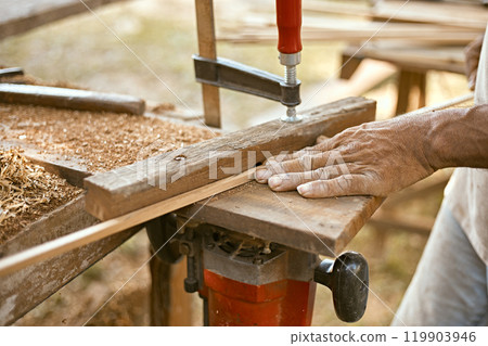 carpenter working carpenter working 119903946