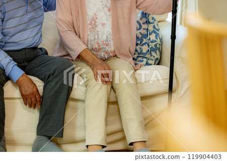 Senior couple care Senior couple care 119904403