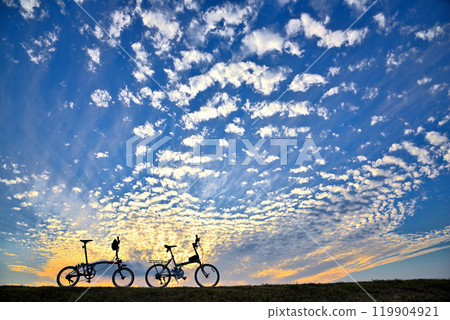 秋天的天空和自行車 119904921