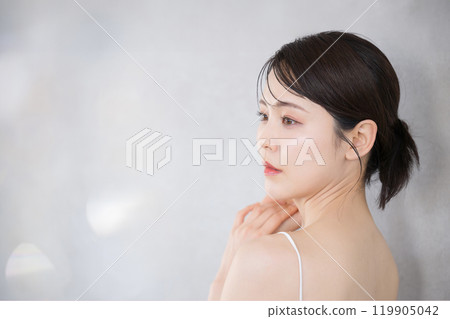 Beautiful woman in a white dress. Beauty and beauty. Beautiful and pretty image. Whitening, radiance, skin care image. 119905042