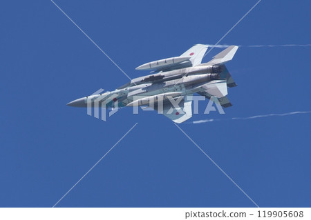航空自衛隊侵略者部隊的F-15在航空節上進行機動飛行 航空自衛隊侵略者部隊的F-15在航空節上進行機動飛行 119905608