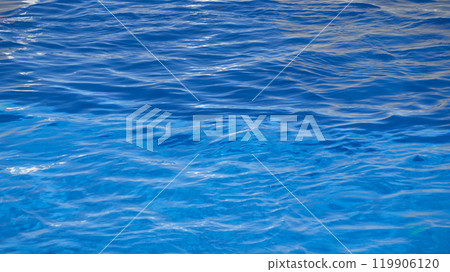 平靜的水面，藍色大海的形象 119906120