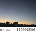 黃昏的天空染上了漸層的色彩 119908506