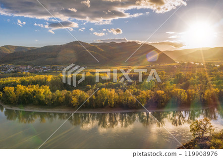 Autumn Wachau valley (UNESCO) during autumn sunset with Danube river near the Durnstein village in Lower Austria, Austria 119908976