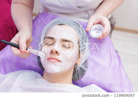 Carboxytherapy for the face. Almond face peeling. 119909097