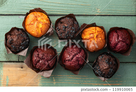 Mix of muffins ( cupcake ) chocolate , vanilla , berries . Top view 119910065