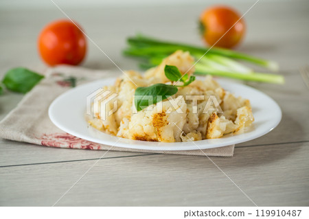 Diet boiled cauliflower fried in oil with spices Diet boiled cauliflower fried in oil with spices 119910487