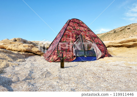 Tent on the seashore. 119911446
