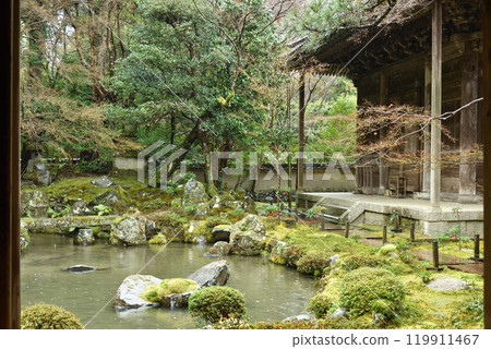 Garden of Rakuhoku Rengeji Temple in the rain (Sakyo Ward, Kyoto City) Garden of Rakuhoku Rengeji Temple in the rain (Sakyo Ward, Kyoto City) 119911467