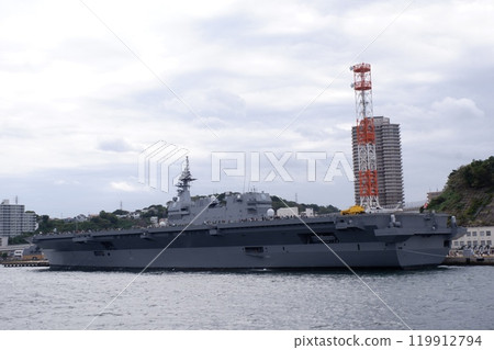 The destroyer Izumo was open to the public The destroyer Izumo was open to the public 119912794