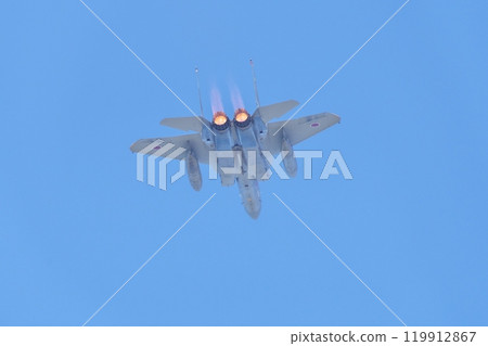 航空自衛隊F-15在航空節上進行機動飛行 航空自衛隊F-15在航空節上進行機動飛行 119912867