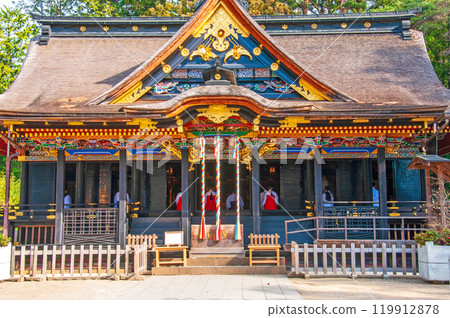 Morning worship at the national treasure shrine of Osaki Hachimangu Shrine in Sendai, the city of trees Morning worship at the national treasure shrine of Osaki Hachimangu Shrine in Sendai, the city of trees 119912878