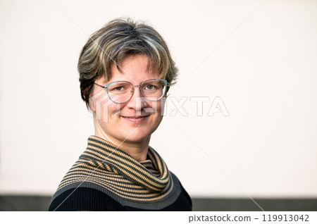 Headshot of a 38 yo white woman with short hair, Koekelberg, Brussels, Belgium 119913042