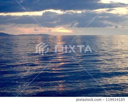 Sunlight in the sea Sunlight in the sea 119914185