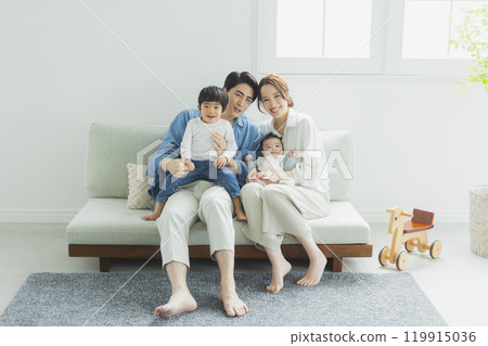 Young family, parents and children, living room 119915036