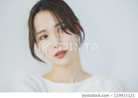 Woman in white blouse Woman in white blouse 119915121