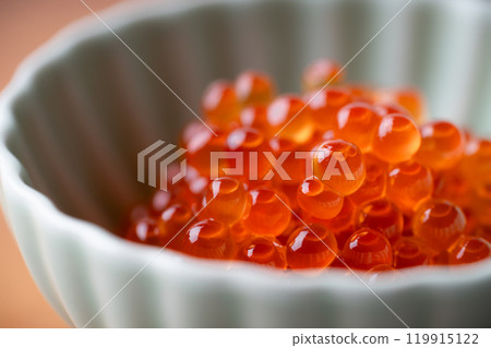 Close-up of salmon roe marinated in soy sauce 119915122