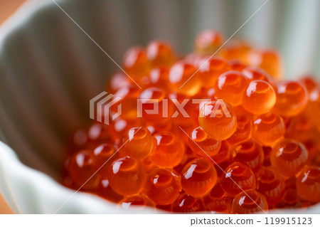 Close-up of salmon roe marinated in soy sauce 119915123