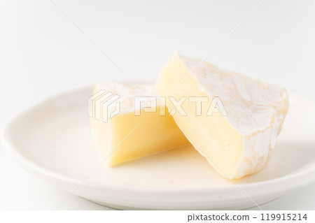 切好的卡門貝爾起司的特寫 119915214