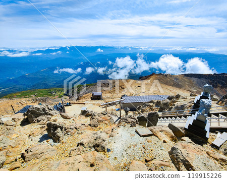 Climbing Mt. Ontake in autumn: View of Otaki summit and Tanohara from Kengamine 119915226