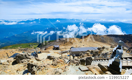 Climbing Mt. Ontake in autumn: View of Otaki summit and Tanohara from Kengamine 119915227