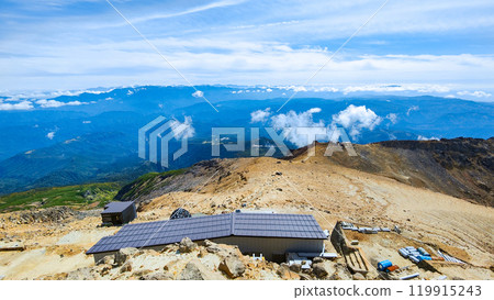 Climbing Mt. Ontake in autumn: View of Otaki summit and Tanohara from Kengamine 119915243
