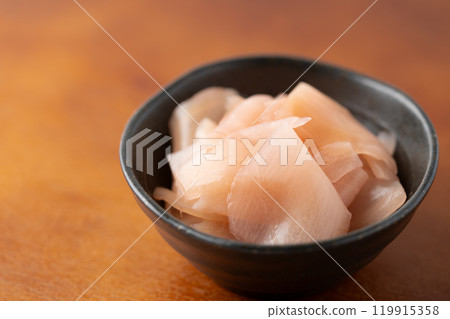 Gari (sweet and sour pickled ginger) served in a small bowl 119915358