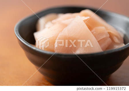 Gari (ginger pickled in sweet vinegar) Gari (ginger pickled in sweet vinegar) 119915372