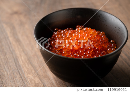 Salmon roe marinated in soy sauce served in a rice bowl Salmon roe marinated in soy sauce served in a rice bowl 119916031