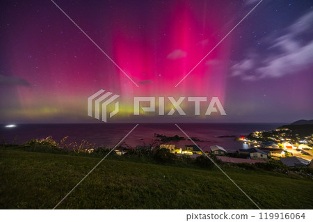 Night view of Island Bay in Wellington, New Zealand and the aurora in the night sky Night view of Island Bay in Wellington, New Zealand and the aurora in the night sky 119916064