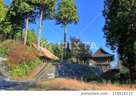 National Historic Site: Zuihozan Jionji Temple's main gate and main hall 119916213
