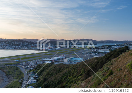 從紐西蘭威靈頓 More Point Raider 站看到的威靈頓國際機場 從紐西蘭威靈頓 More Point Raider 站看到的威靈頓國際機場 119916522