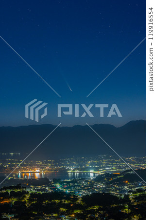 Night view of Mount Shijin and Comet Atlas from Windmill Hill in Wellington, New Zealand Night view of Mount Shijin and Comet Atlas from Windmill Hill in Wellington, New Zealand 119916554