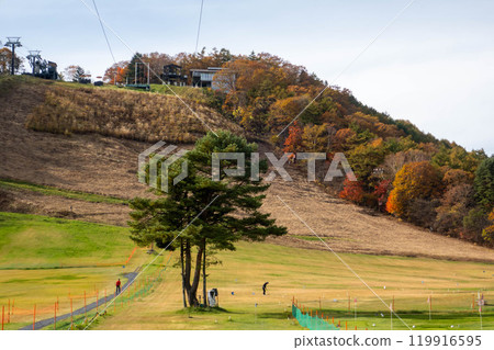 秋天的草津溫泉天狗山 119916595