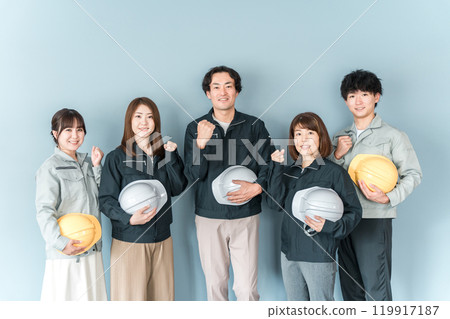 Employees and staff (businessmen and businesswomen) wearing work clothes working at small and medium-sized enterprises such as factories and construction companies. 119917187