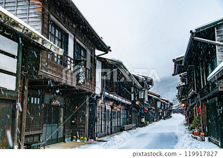 Snow falling in Narai-juku, Shinshu 119917827