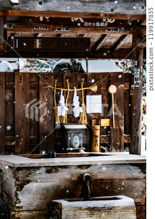 Snow-covered Narai-juku water source in Shinshu 119917835