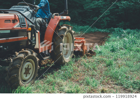 拖拉機和農民 119918924