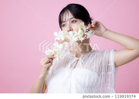 Beauty image: Female portrait, pink background Beauty image: Female portrait, pink background 119919374