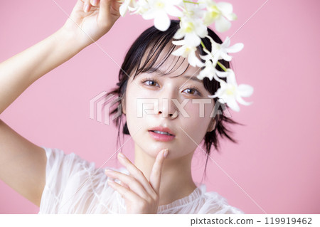 美人形象女性肖像粉紅背景 119919462