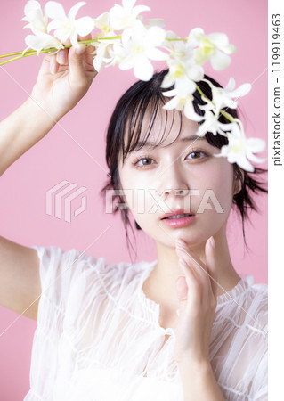 美人形象女性肖像粉紅背景 119919463