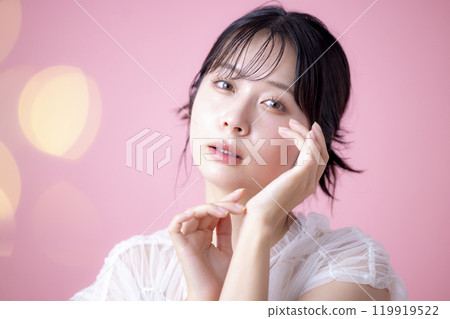 Beauty image: Female portrait, pink background Beauty image: Female portrait, pink background 119919522