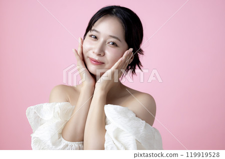 美人形象女性肖像粉紅背景 美人形象女性肖像粉紅背景 119919528